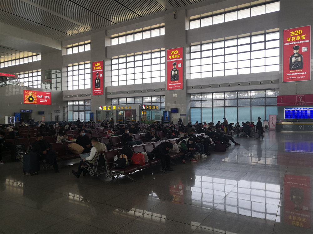 高铁站广告的价值逐步提升，越来越多的品牌争抢高铁站广告C位